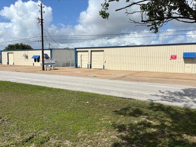 2110 & 2114 Catalina Drive, Pasadena, TX à vendre - Photo de l’immeuble – Image 1 sur 8