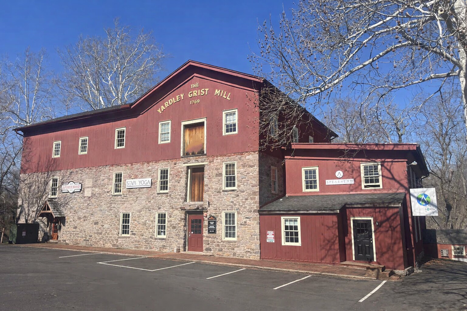 10 N Main St, Yardley, PA à louer Photo de l’immeuble– Image 1 sur 25