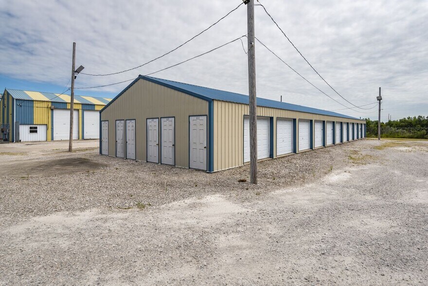 1631 Mcclain Ave, Scottsburg, IN à vendre - Photo de l’immeuble – Image 3 sur 21