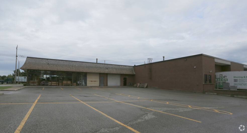 2001 Thickson Rd, Whitby, ON à louer - Photo de l’immeuble – Image 2 sur 10