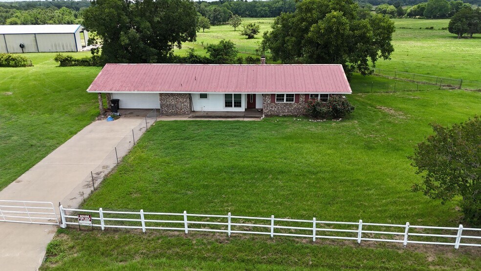 111 County Road 1150, Fairfield, TX à vendre - Photo principale – Image 1 sur 6