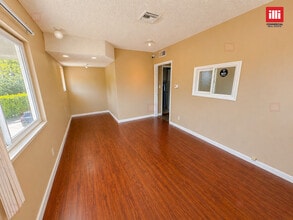 18400-18406 Ventura Blvd, Tarzana, CA à louer Photo intérieure– Image 1 sur 10