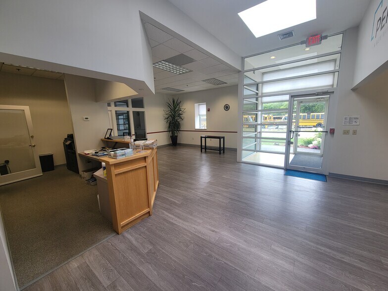 32 Hampshire Rd, Salem, NH à louer - Photo intérieure – Image 3 sur 10