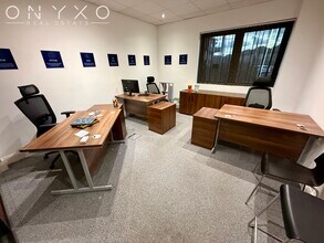 1390 Uxbridge Rd, Uxbridge à louer Photo intérieure– Image 1 sur 1