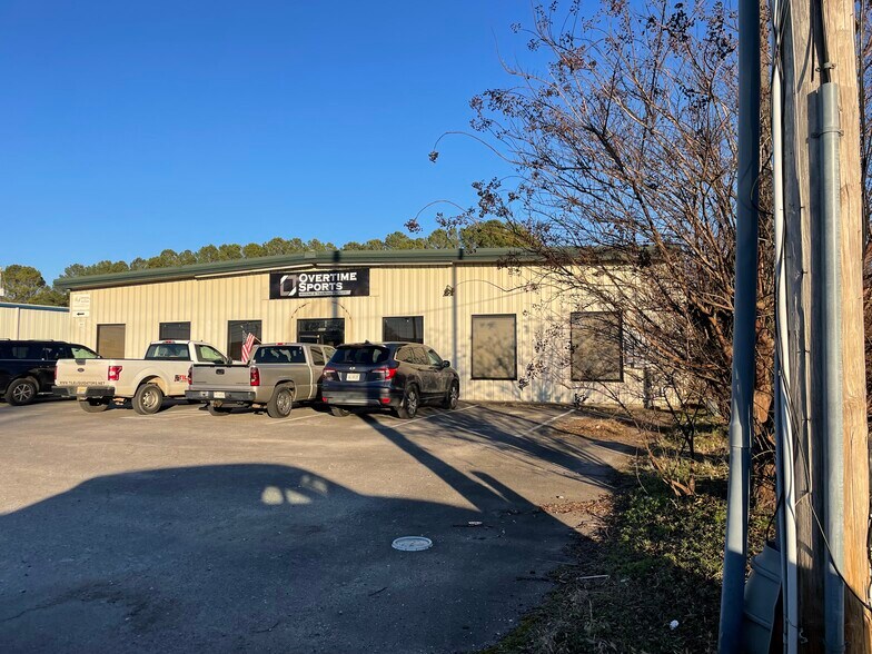 8503 Whitesburg Dr SE, Huntsville, AL à louer - Photo de l’immeuble – Image 1 sur 2
