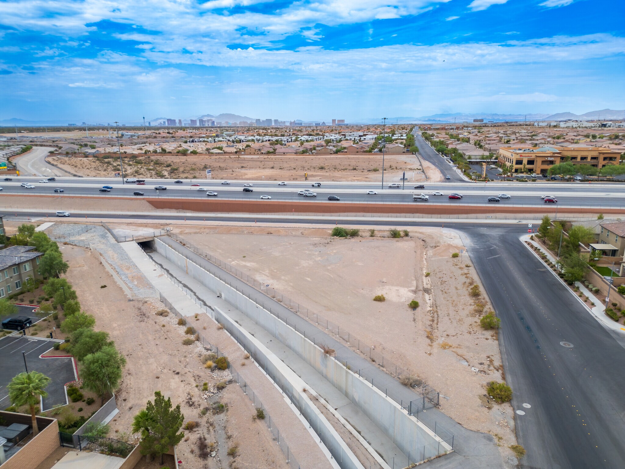 9060 W Patrick Ln, Las Vegas, NV à vendre Photo de l’immeuble– Image 1 sur 5