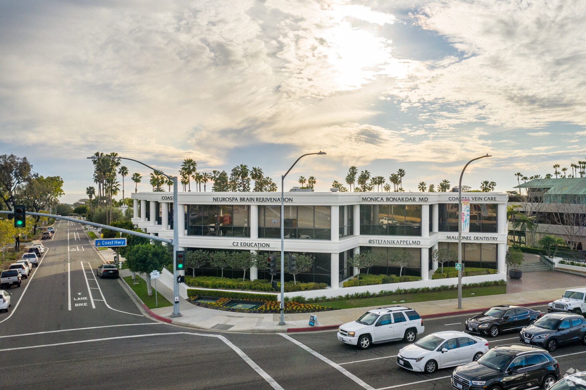 2121 E Coast Hwy, Newport Beach, CA à louer Aérien– Image 1 sur 2