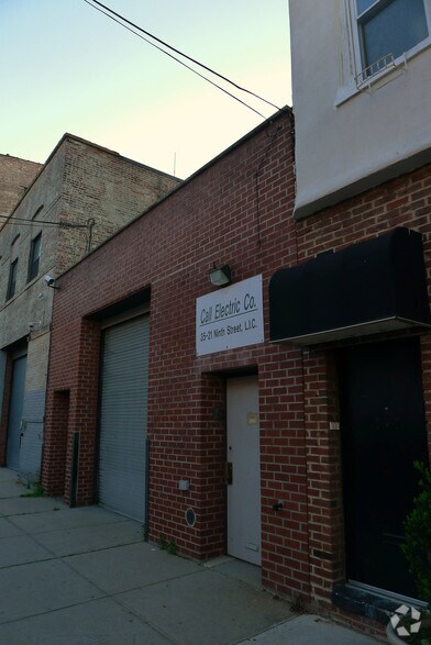 3521 Ninth St, Long Island City, NY à vendre - Photo principale – Image 1 sur 3