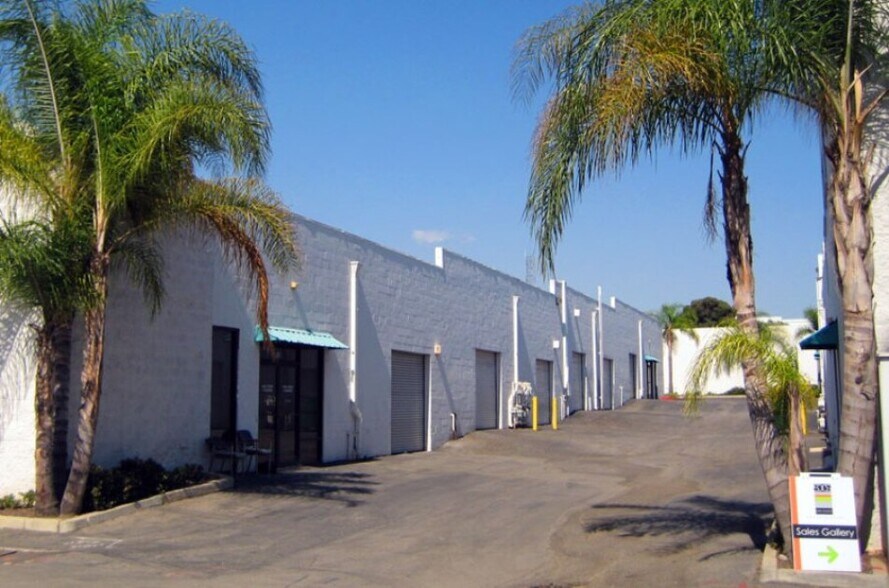 109-155 E Arrow Hwy, San Dimas, CA à louer - Photo de l’immeuble – Image 3 sur 6