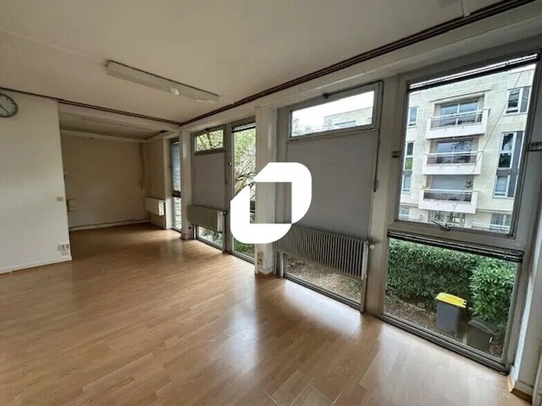 Bureau dans Saint-Germain-en-Laye à vendre - Photo de l’immeuble – Image 2 sur 7