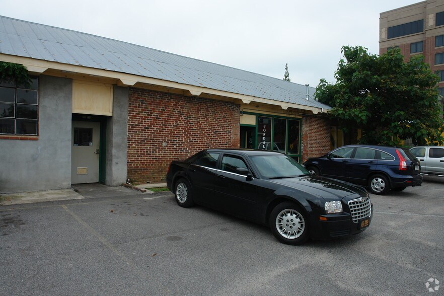 8 James Brown Blvd, Augusta, GA à louer - Photo de l’immeuble – Image 2 sur 2