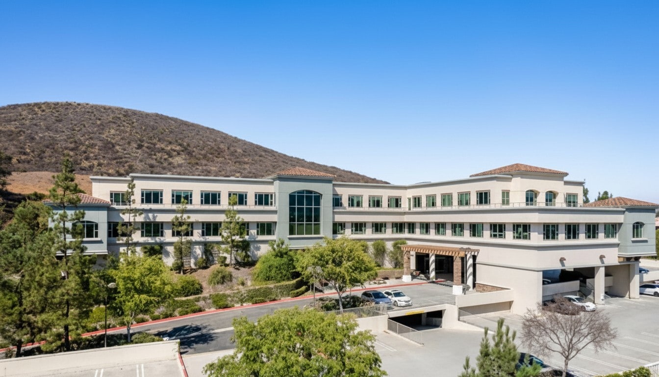 555 Marin St, Thousand Oaks, CA 91360 - Lot 210 -  - Photo intérieure - Image 1 of 6