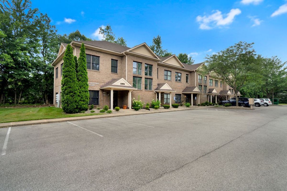 2305 Hurstbourne Village Dr, Louisville, KY 40299 - Lot 200 -  - Photo intérieure - Image 1 of 17
