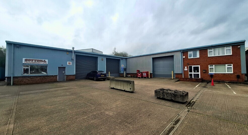 16-16A Buntsford Park Rd, Bromsgrove à louer - Photo de l’immeuble – Image 1 sur 1