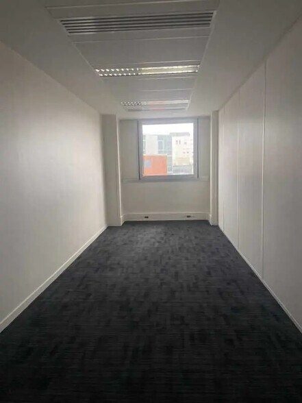 Bureau dans Ivry-sur-Seine à louer - Photo de l’immeuble – Image 2 sur 15