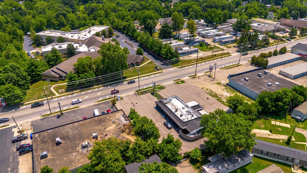 8021 Hamilton Ave, Cincinnati, OH à louer - Photo de l’immeuble – Image 2 sur 27