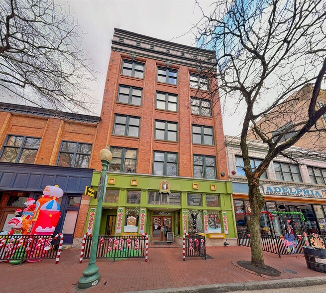 222 Capitol St, Charleston, WV à vendre - Photo de l’immeuble – Image 1 sur 25