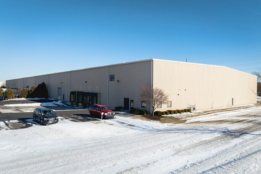 4130 Spartan Dr, Oregon, OH à louer - Photo de l’immeuble – Image 2 sur 7