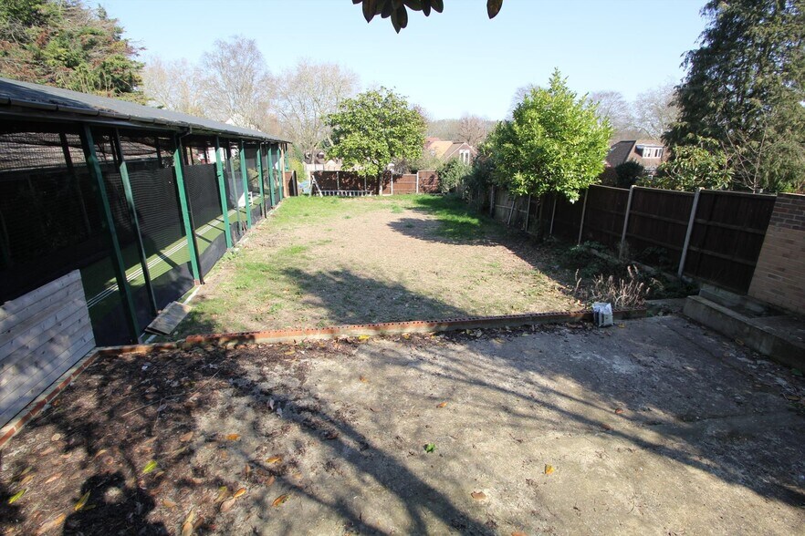 154 Park Av, Enfield à vendre - Photo de l’immeuble – Image 3 sur 7