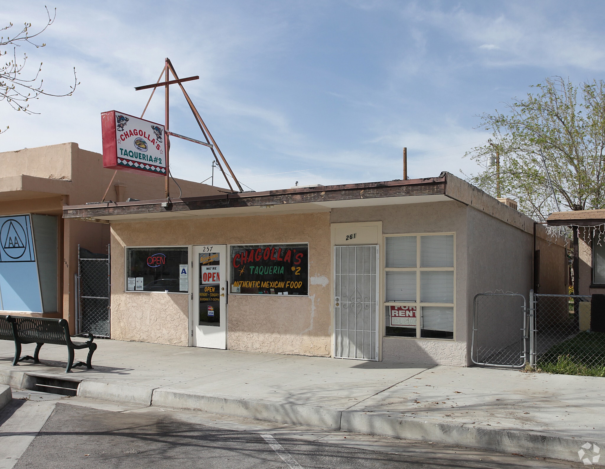 257-261 E Main St, San Jacinto, CA à vendre Photo principale– Image 1 sur 10