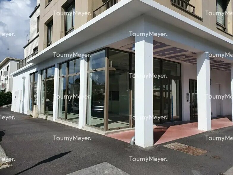 Bureaux/Local commercial dans Lorient à louer - Photo de l’immeuble – Image 2 sur 4