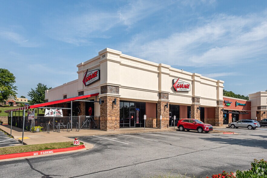 100 E Joyce Blvd, Fayetteville, AR à louer - Photo de l’immeuble – Image 2 sur 8