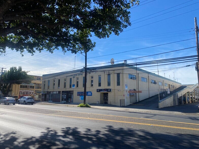 1001 Dillingham Blvd, Honolulu, HI à louer - Photo de l’immeuble – Image 1 sur 9