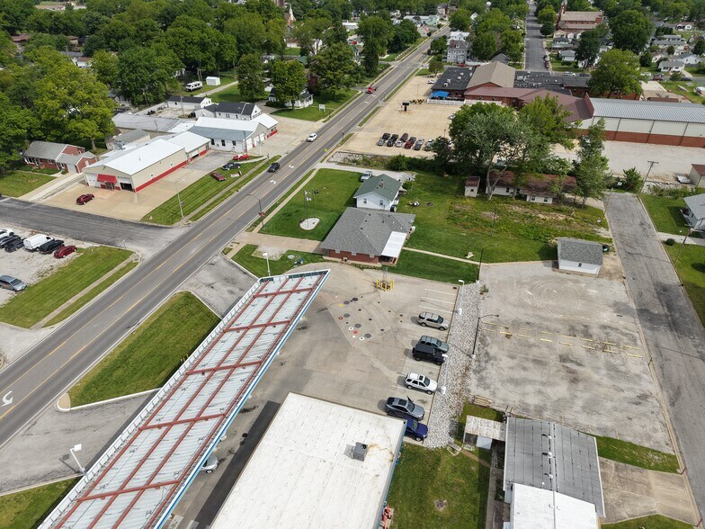825 Hartman Dr, Red Bud, IL à vendre - Photo de l’immeuble – Image 3 sur 14