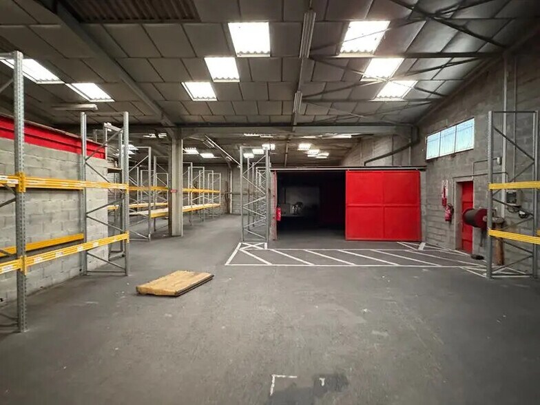 Local d'activités dans Vaulx-en-Velin à vendre - Photo de l’immeuble – Image 3 sur 6