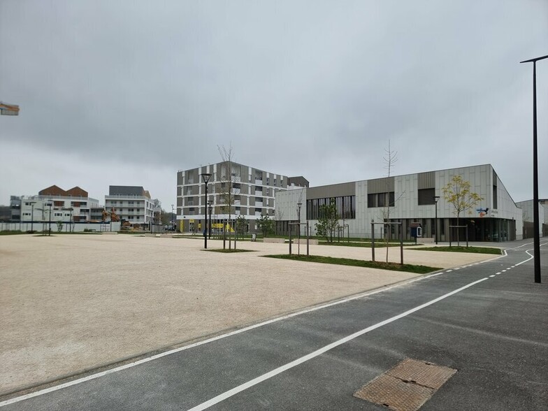 Local commercial dans Melun à louer - Photo de l’immeuble – Image 3 sur 9