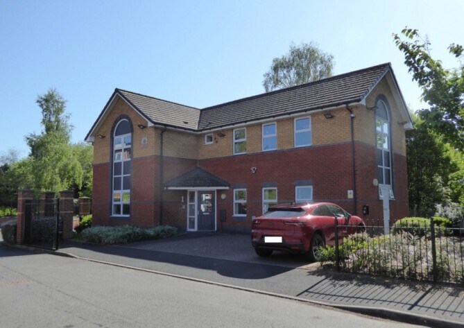 1 Station Ct, Cannock à louer - Photo principale – Image 1 sur 1