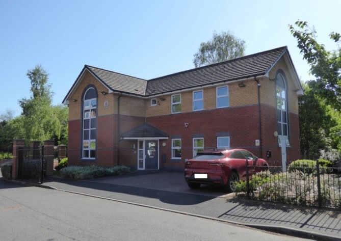 1 Station Ct, Cannock à louer Photo principale– Image 1 sur 2