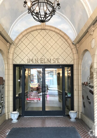 114 N Elm St, Greensboro, NC à louer - Photo de l’immeuble – Image 2 sur 10