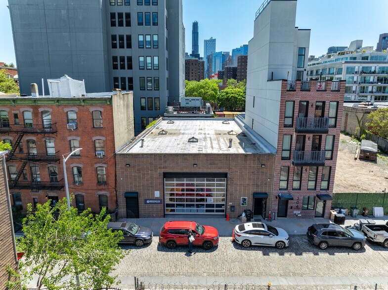 306 Water St, Brooklyn, NY à vendre - Photo de l’immeuble – Image 1 sur 8