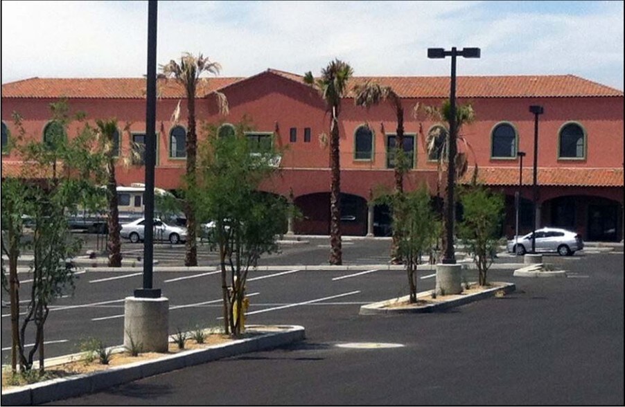 Mission Lakes Blvd, Desert Hot Springs, CA à louer - Photo principale – Image 1 sur 6