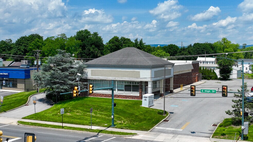 841 E High St, Carlisle, PA à louer - Photo de l’immeuble – Image 1 sur 1