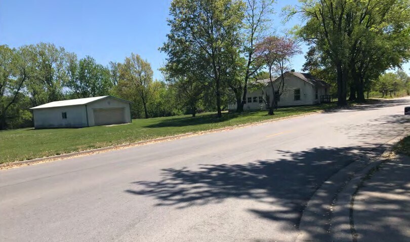 805 S Salem St, Oak Grove, MO à vendre - Photo de l’immeuble – Image 1 sur 9