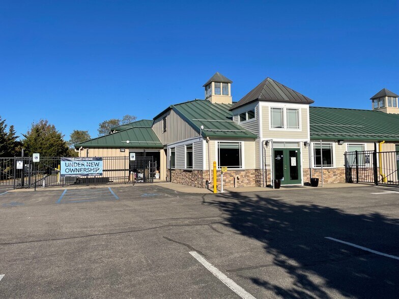 50-115 Commerce Rd, Cutchogue, NY à louer - Photo de l’immeuble – Image 1 sur 3