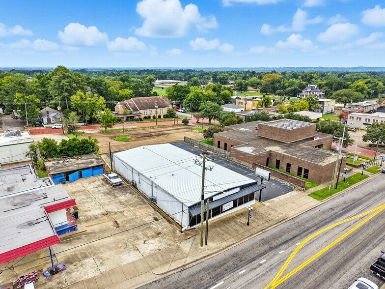 208 N Main St, Gladewater, TX à vendre - Photo de l’immeuble – Image 2 sur 15