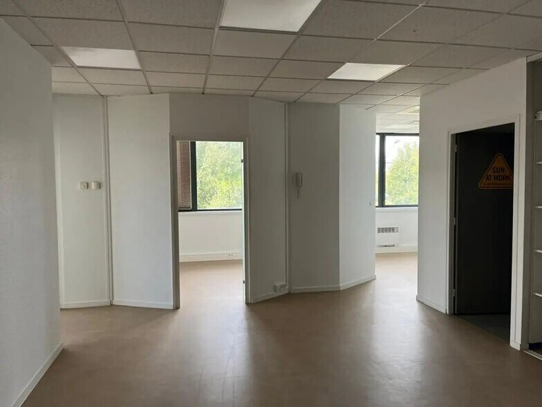 Bureau dans Besançon à louer - Photo de l’immeuble – Image 2 sur 11