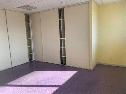 Bureau dans Besançon à louer - Photo de l’immeuble – Image 2 sur 6