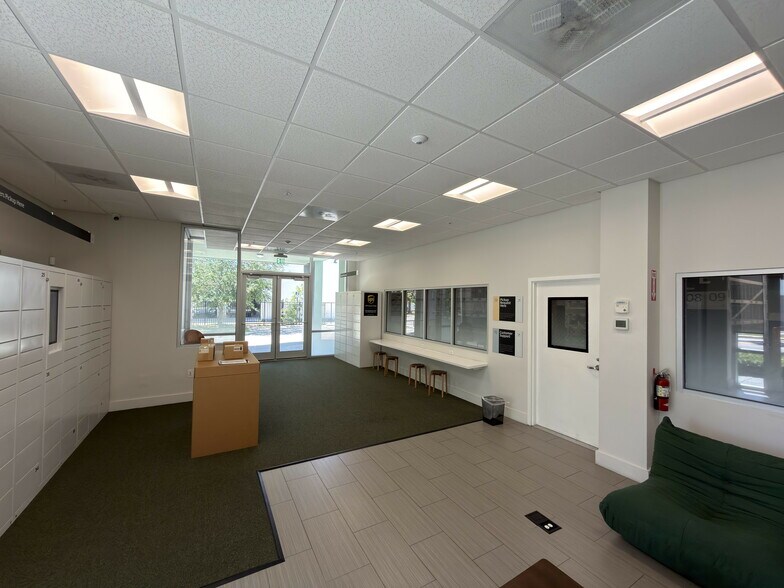 2140 NE 2nd Ave, Miami, FL à louer - Photo intérieure – Image 2 sur 14