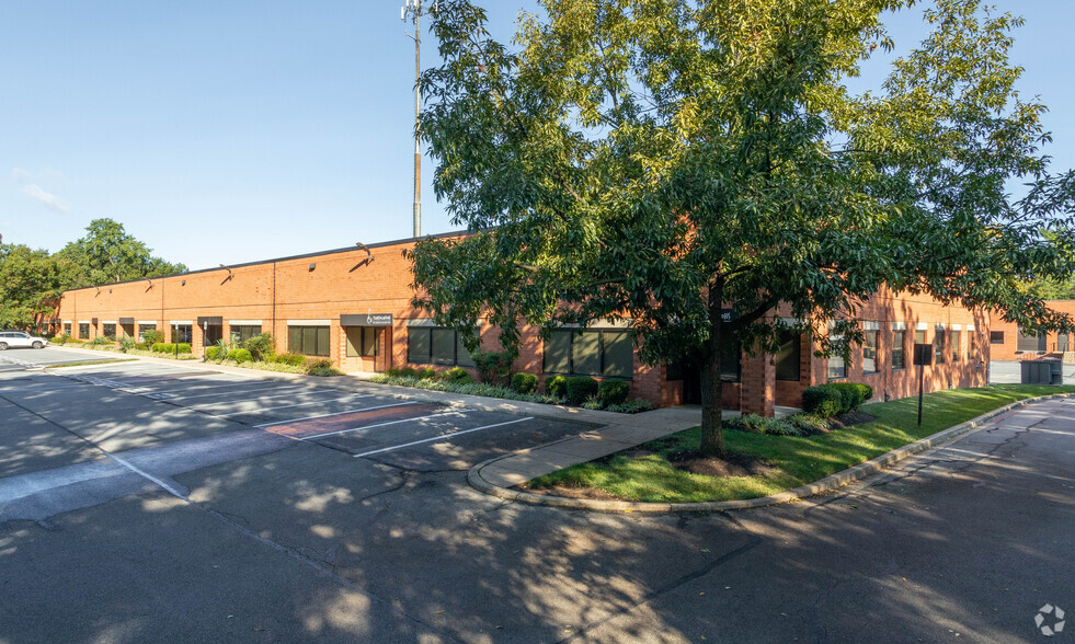 100-166 Business Center Dr, Reisterstown, MD à louer - Photo de l’immeuble – Image 3 sur 14