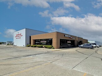 Plus de détails pour 18660 15 Mile Rd, Fraser, MI - Industriel/Logistique à vendre