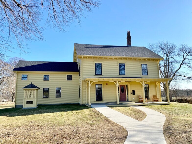 121 Linden Ln, Portsmouth, RI à louer - Photo de l’immeuble – Image 3 sur 10