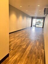 22738 Ventura Blvd, Woodland Hills, CA à louer Photo intérieure– Image 2 sur 3