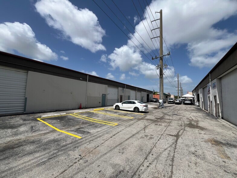 18612 108th Ave, Cutler Ridge, FL à louer - Photo de l’immeuble – Image 3 sur 3