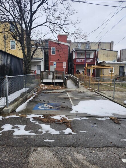 1843 W Lexington St, Baltimore, MD à louer - Photo de l’immeuble – Image 2 sur 10