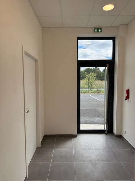 5 Rue Clément Ader, Saint-Pierre-du-Perray à louer - Photo de l’immeuble – Image 3 sur 7