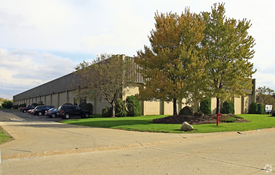 4601 Hinckley Ind Pky, Cleveland, OH à louer - Photo principale – Image 1 sur 6
